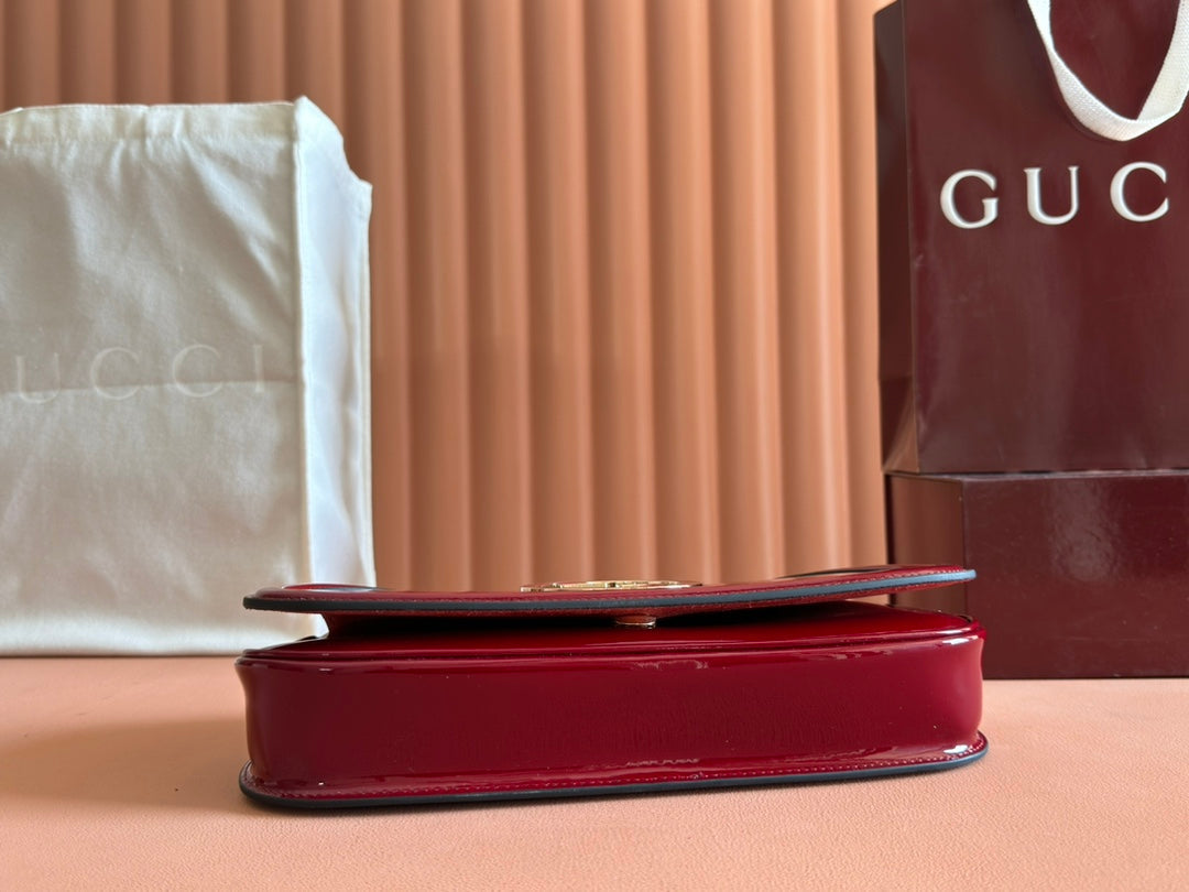 ミディアム ブロンディ ショルダーバッグ 26.5インチ レッド パテントカーフスキン