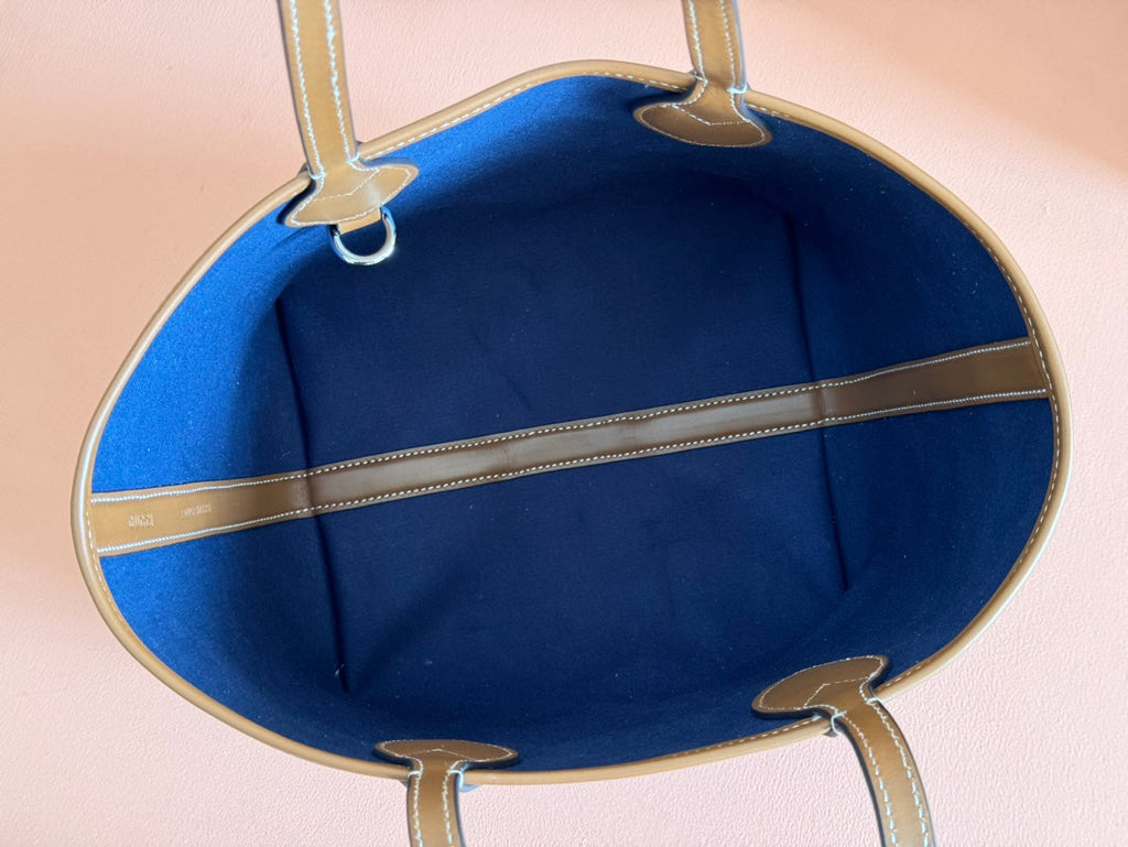 Kleine, wendbare Totissima-Tasche, 22 Zoll, aus dunkelblauem Denim, eine Seite aus blauem Wildleder