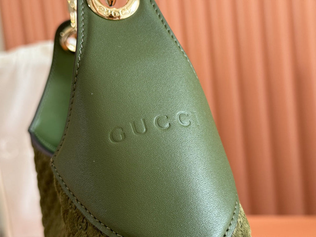 MEDIUM B SHOULDER BAG 42 IN DARK GREEN GG SUEDE