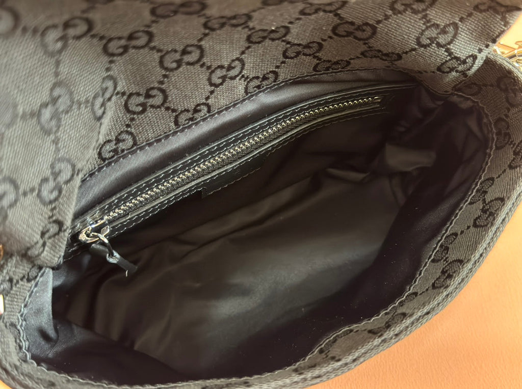 KLEINE UMHÄNGETASCHE 19 IN SCHWARZEM CANVAS MIT MONOGRAMM-LOGO