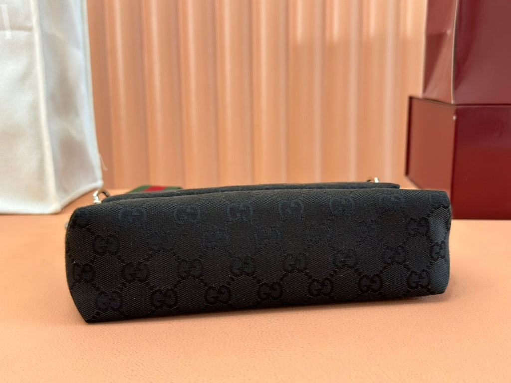 KLEINE UMHÄNGETASCHE 19 IN SCHWARZEM CANVAS MIT MONOGRAMM-LOGO