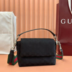 KLEINE UMHÄNGETASCHE 19 IN SCHWARZEM CANVAS MIT MONOGRAMM-LOGO