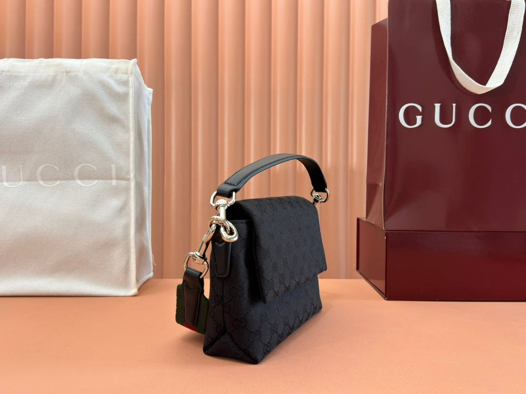 KLEINE UMHÄNGETASCHE 19 IN SCHWARZEM CANVAS MIT MONOGRAMM-LOGO