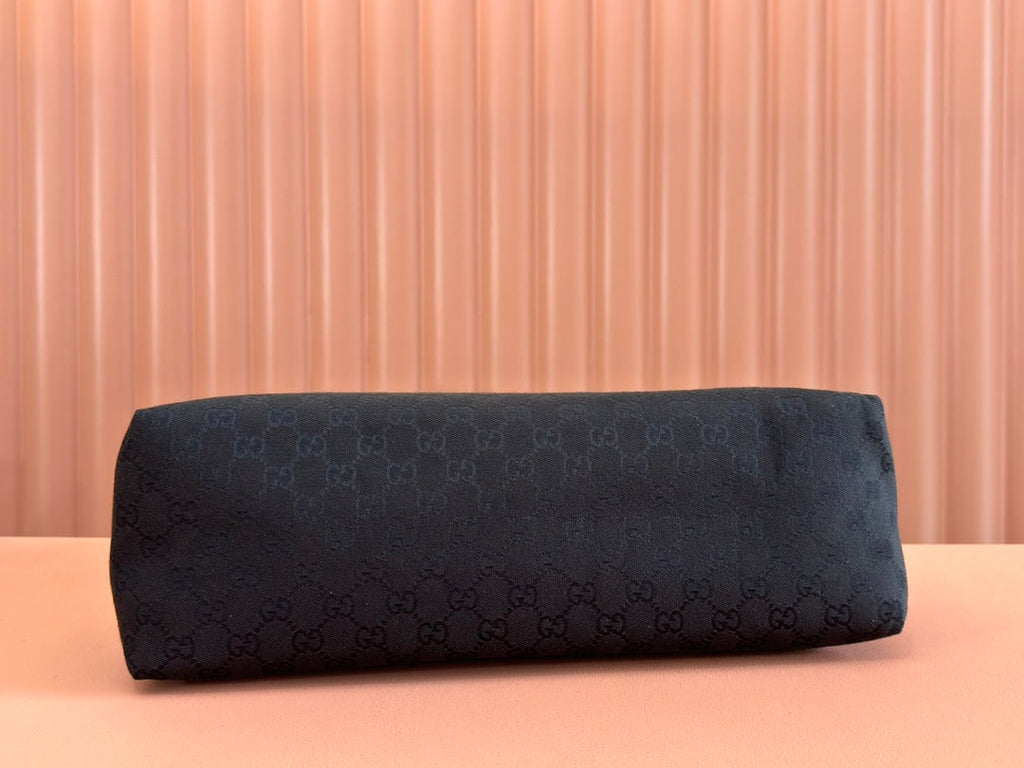 GROSSE UMHÄNGETASCHE 36 IN SCHWARZEM CANVAS