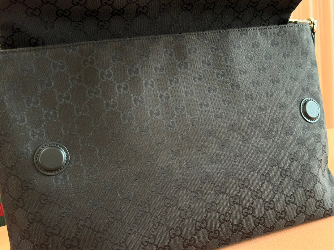 GROSSE UMHÄNGETASCHE 36 IN SCHWARZEM CANVAS