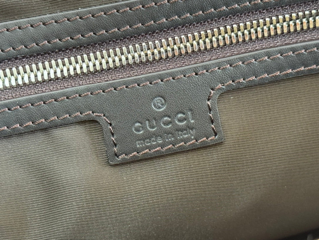 Große Umhängetasche, 36 Zoll, beige und dunkelbraun, mit Monogramm-Logo aus Canvas