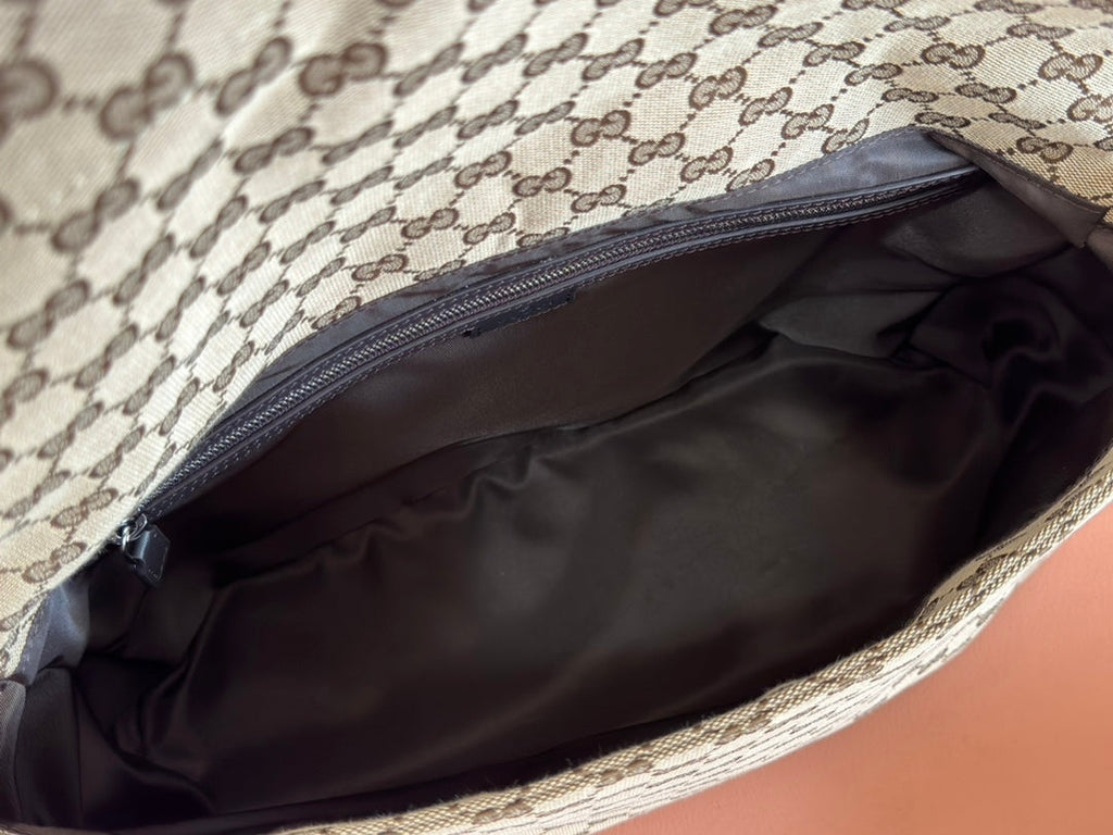 Große Umhängetasche, 36 Zoll, beige und dunkelbraun, mit Monogramm-Logo aus Canvas