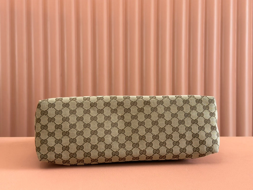 Große Umhängetasche, 36 Zoll, beige und dunkelbraun, mit Monogramm-Logo aus Canvas