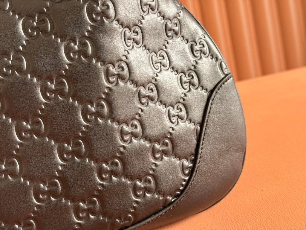 MEDIUM B SHOULDER BAG IN BLACK CALFSKIN GOLD HARDWARE