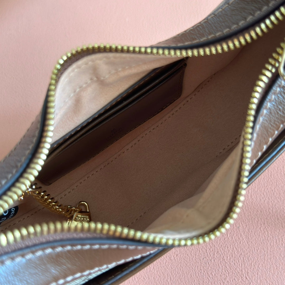 GG SUPREME SHOULDER BAG 22 BROWN IN CANVAS GOLD HARDWARE