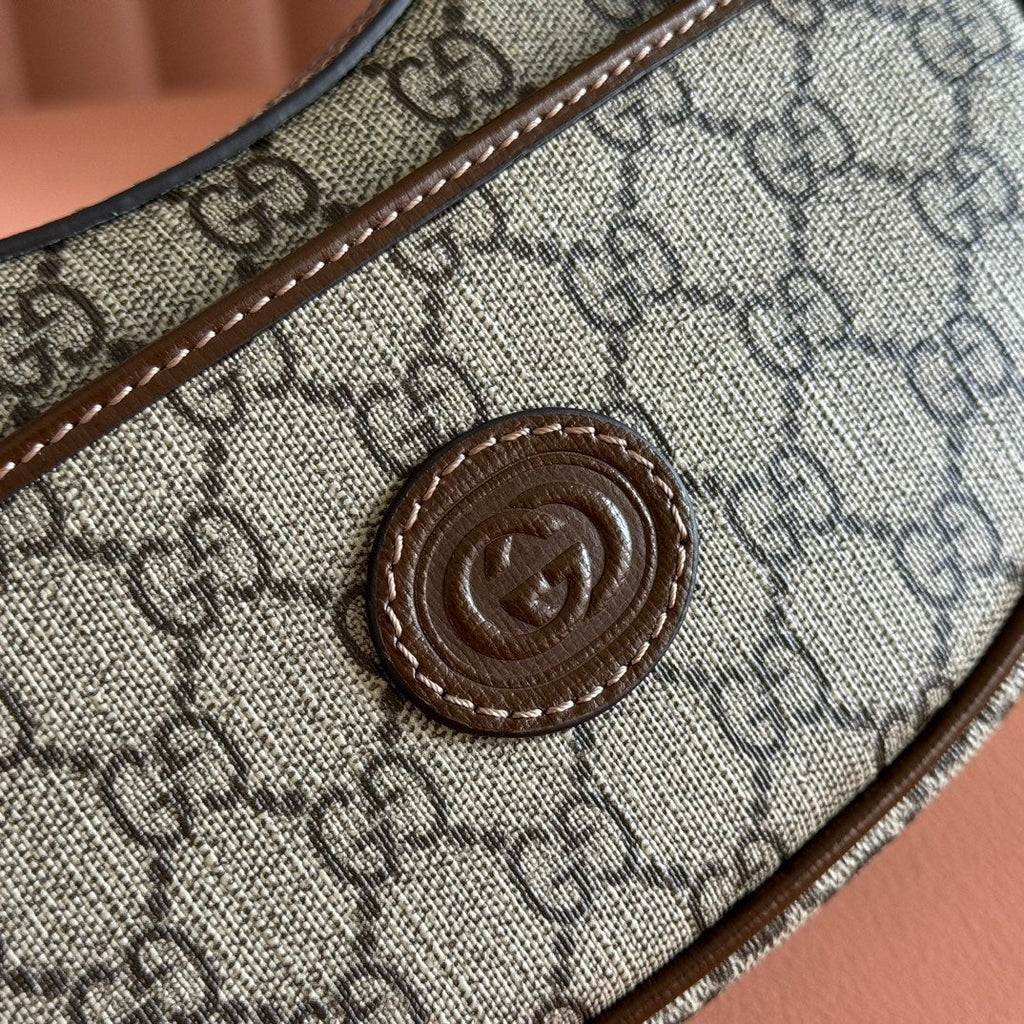 GG SUPREME SHOULDER BAG 22 BROWN IN CANVAS GOLD HARDWARE