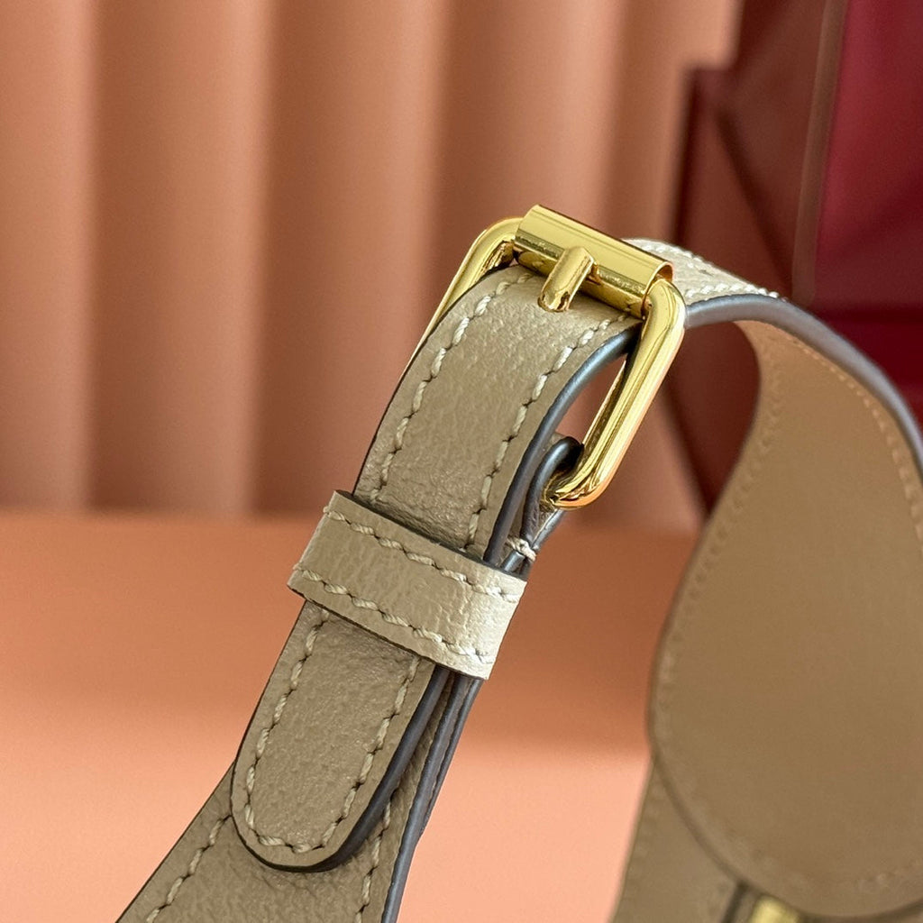 GG SUPREME SHOULDER BAG 22 CREAM IN CANVAS GOLD HARDWARE