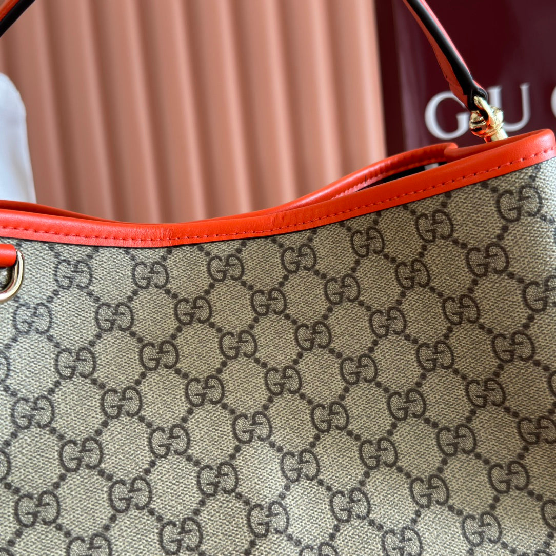 GUCCI 25S EMBLEM TASCHE 25 IN BEIGE UND SCHWARZEM KALBSLEDER