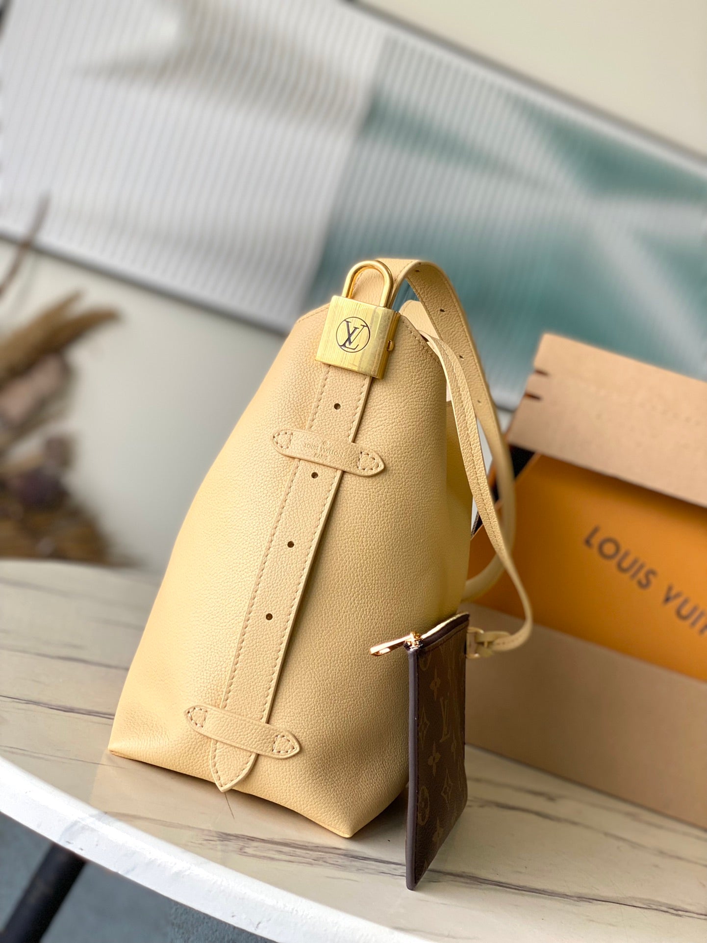 LOW KEY HOBO PM 28 IN URBAN YELLOW CALFSKIN GOLD BUCKLE