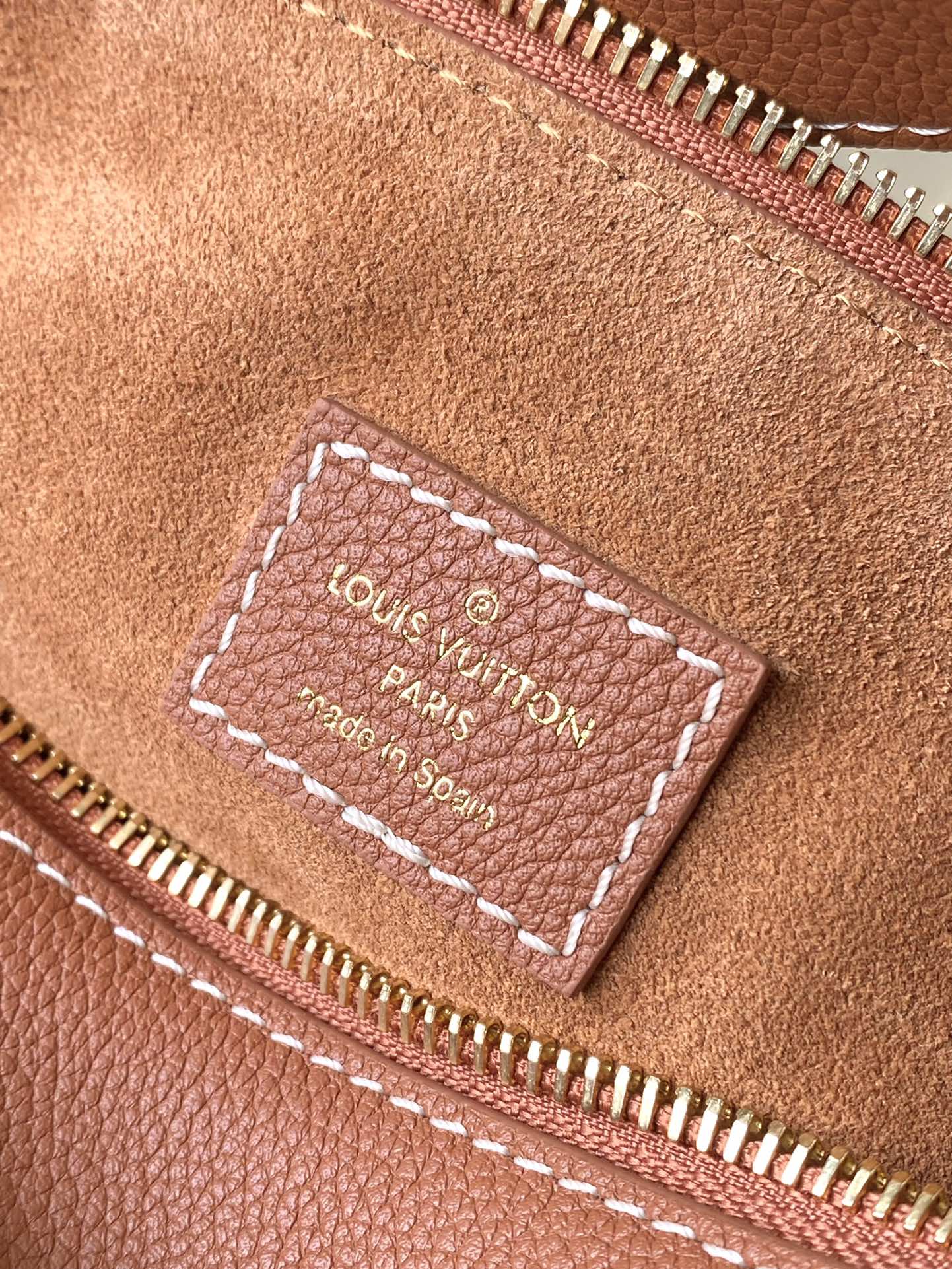 LOW KEY BAUMBAG 28 IN SPANISH ORANGE CALFLEDER GOLDENE SCHNALLE