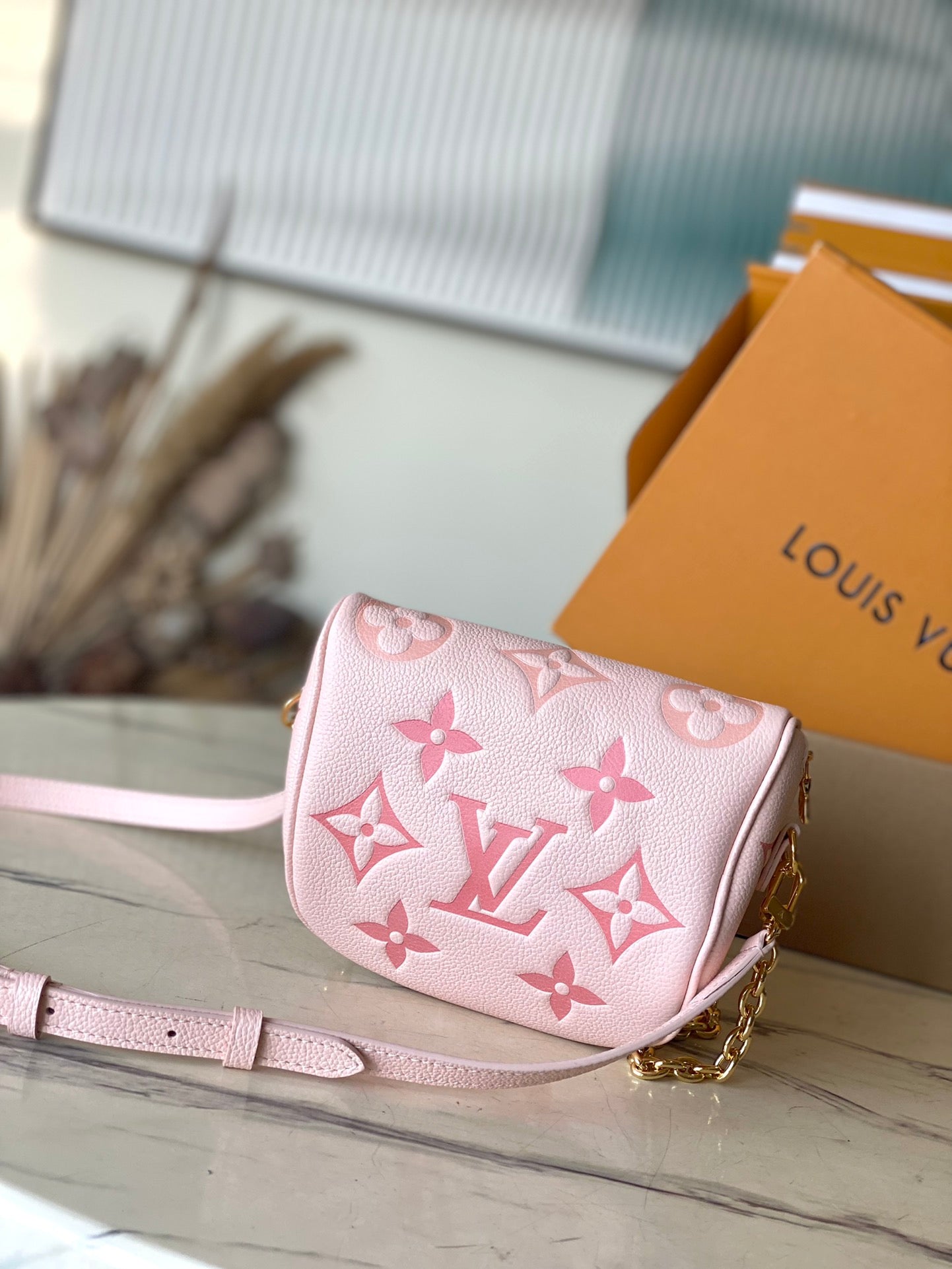 MINI-BAUGTASCHE 17 IN FARADIENT-ROSA MONOGRAMM EMPREINTE LEDER GOLDENE BESCHLÄGE