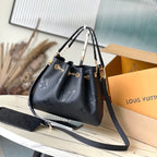 Bundle 28 in schwarzem Monogramm Empreinte Leder goldene Beschläge