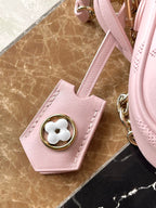 Wallet on Chain IVY 23 in Hellrosa, Monogramm, perforiertes Kalbsleder, goldene Beschläge