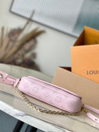 Wallet on Chain IVY 23 in Hellrosa, Monogramm, perforiertes Kalbsleder, goldene Beschläge