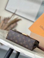 LOCKY BB 20 IN BRAUNER MONOGRAMM-CANVAS UND GLATTEM KALBSLEDER MIT GOLDENER SCHNALLE