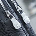 AVENUE SLINGBAG 31 IN SCHWARZEM DAMIER INFINI KALBSLEDER