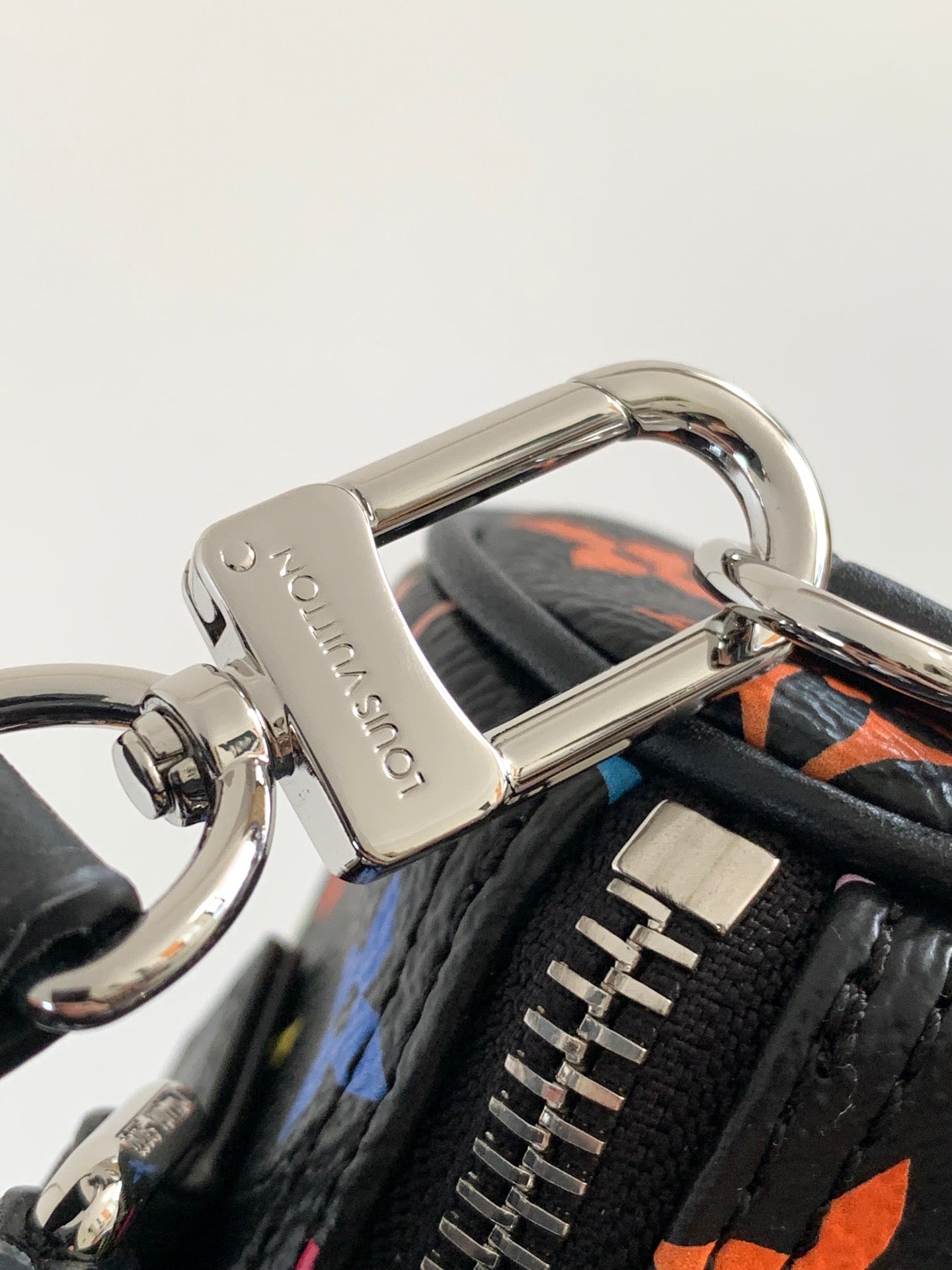 NANO SPEEDY BAG 16 IN FARBENFROHES MONOGRAMMMUSTER UND SCHWARZ BESCHICHTETES CANVAS