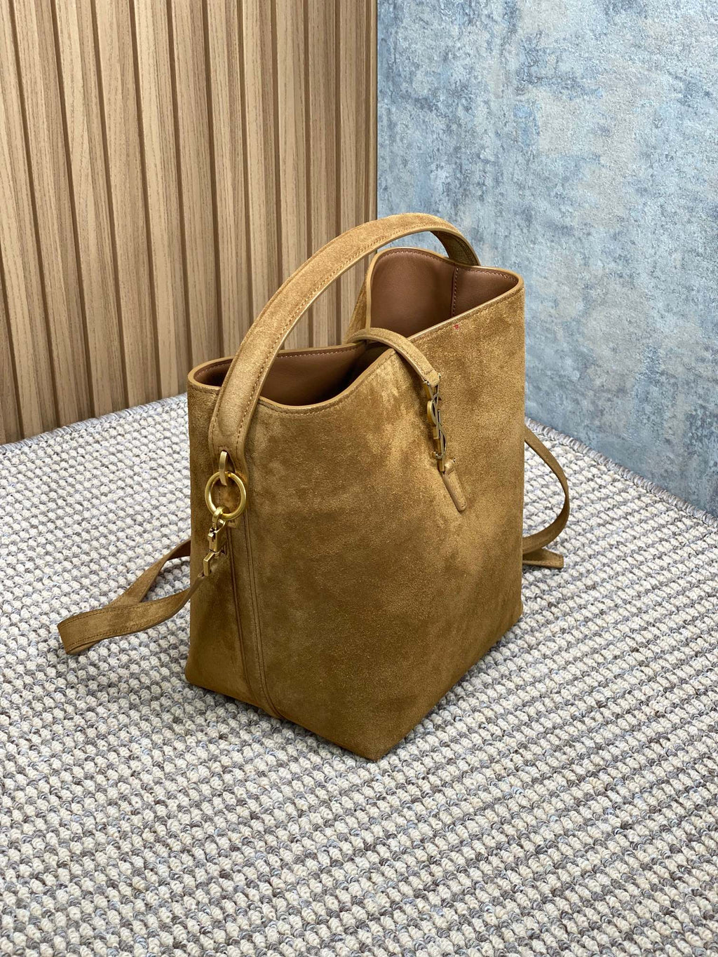 LE 37 KLEINE EIMERTASCHE 25 IN BRAUNES WILDLEDER GOLDENE BESCHLÄGE