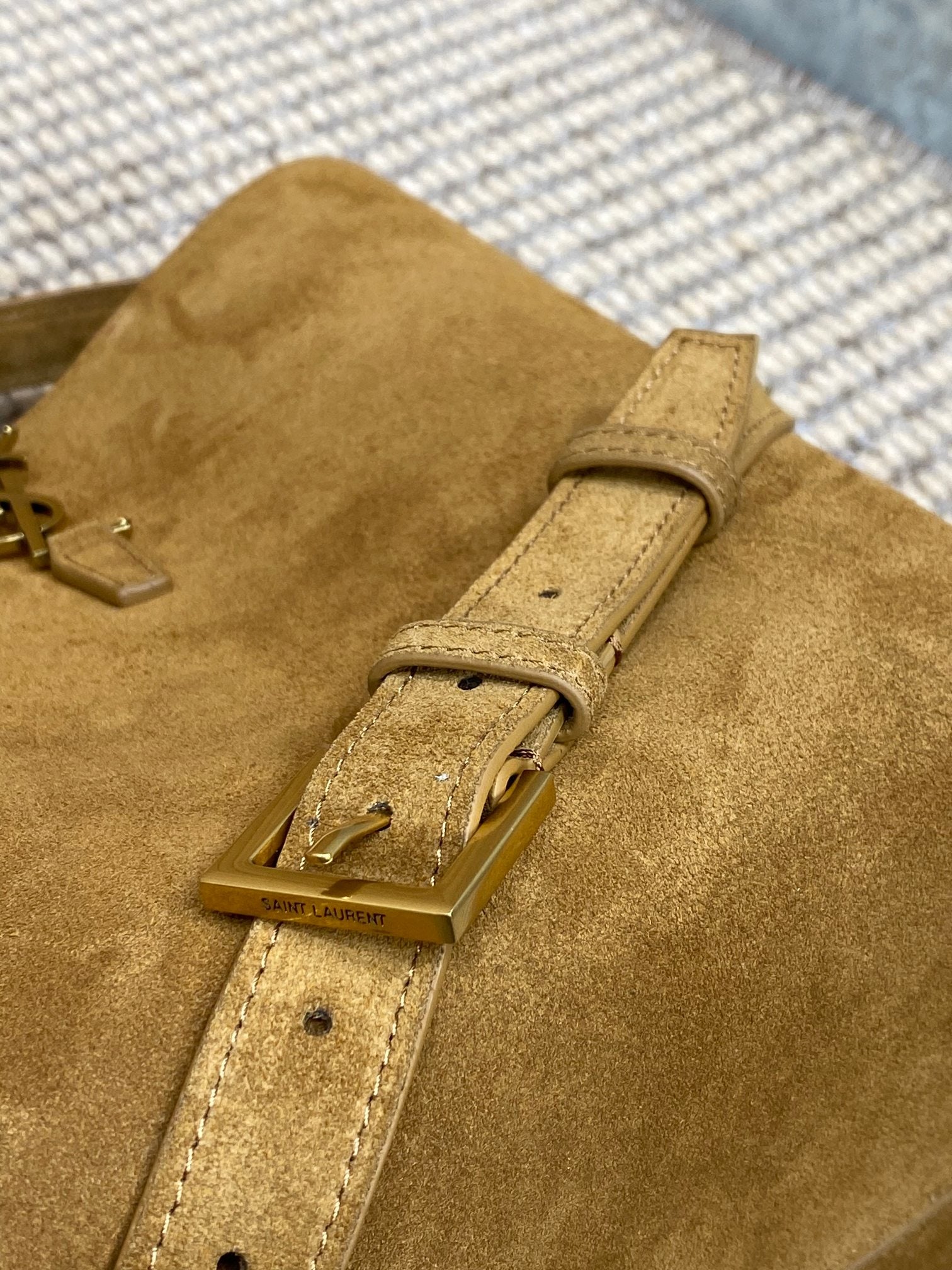 LE 37 KLEINE EIMERTASCHE 25 IN BRAUNES WILDLEDER GOLDENE BESCHLÄGE