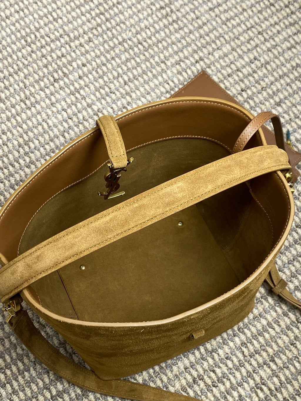 LE 37 KLEINE EIMERTASCHE 25 IN BRAUNES WILDLEDER GOLDENE BESCHLÄGE