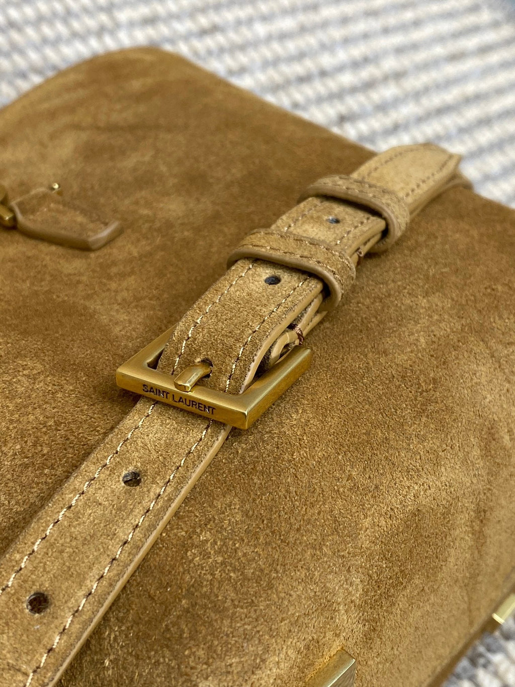 LE 37 KLEINE EIMERTASCHE 20 IN BRAUNES WILDLEDER GOLDENE BESCHLÄGE