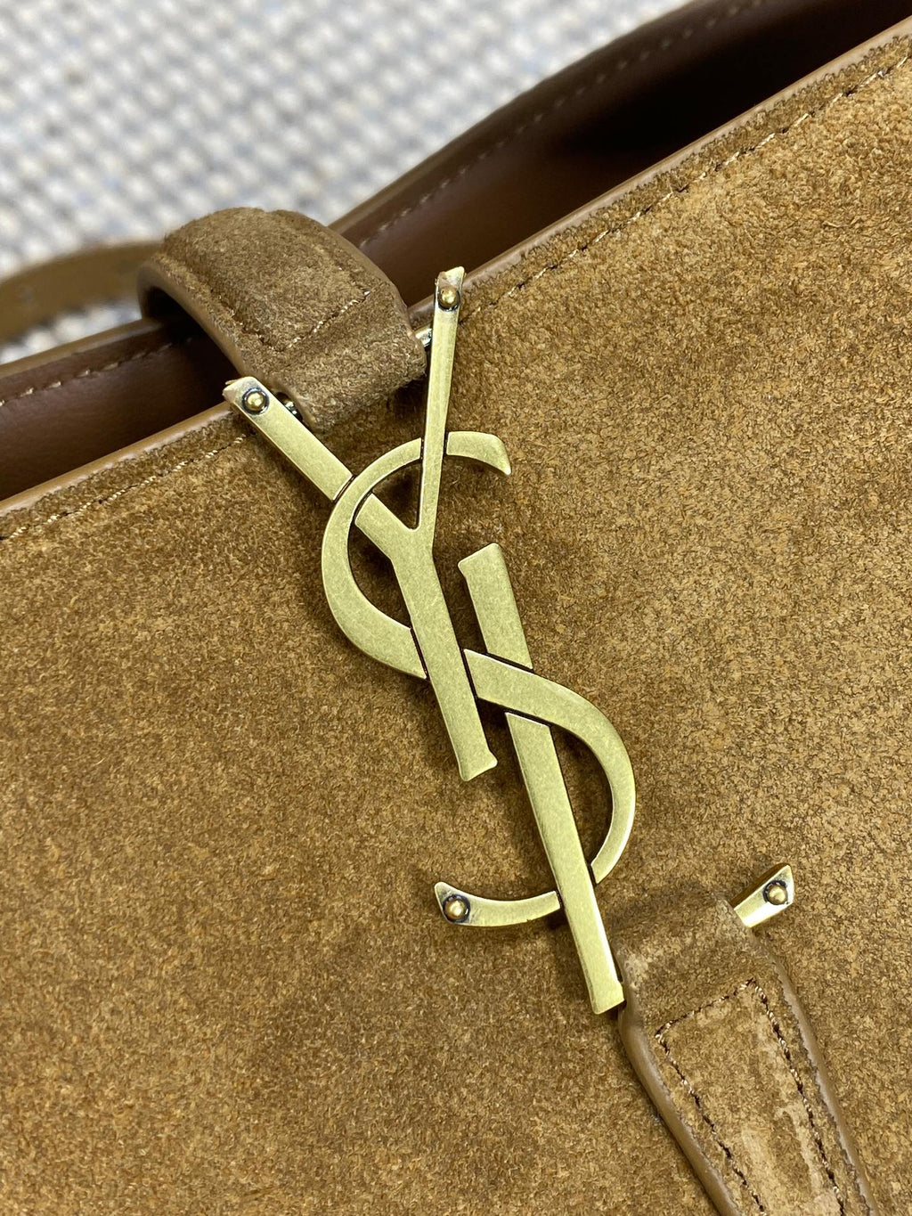 LE 37 KLEINE EIMERTASCHE 20 IN BRAUNES WILDLEDER GOLDENE BESCHLÄGE