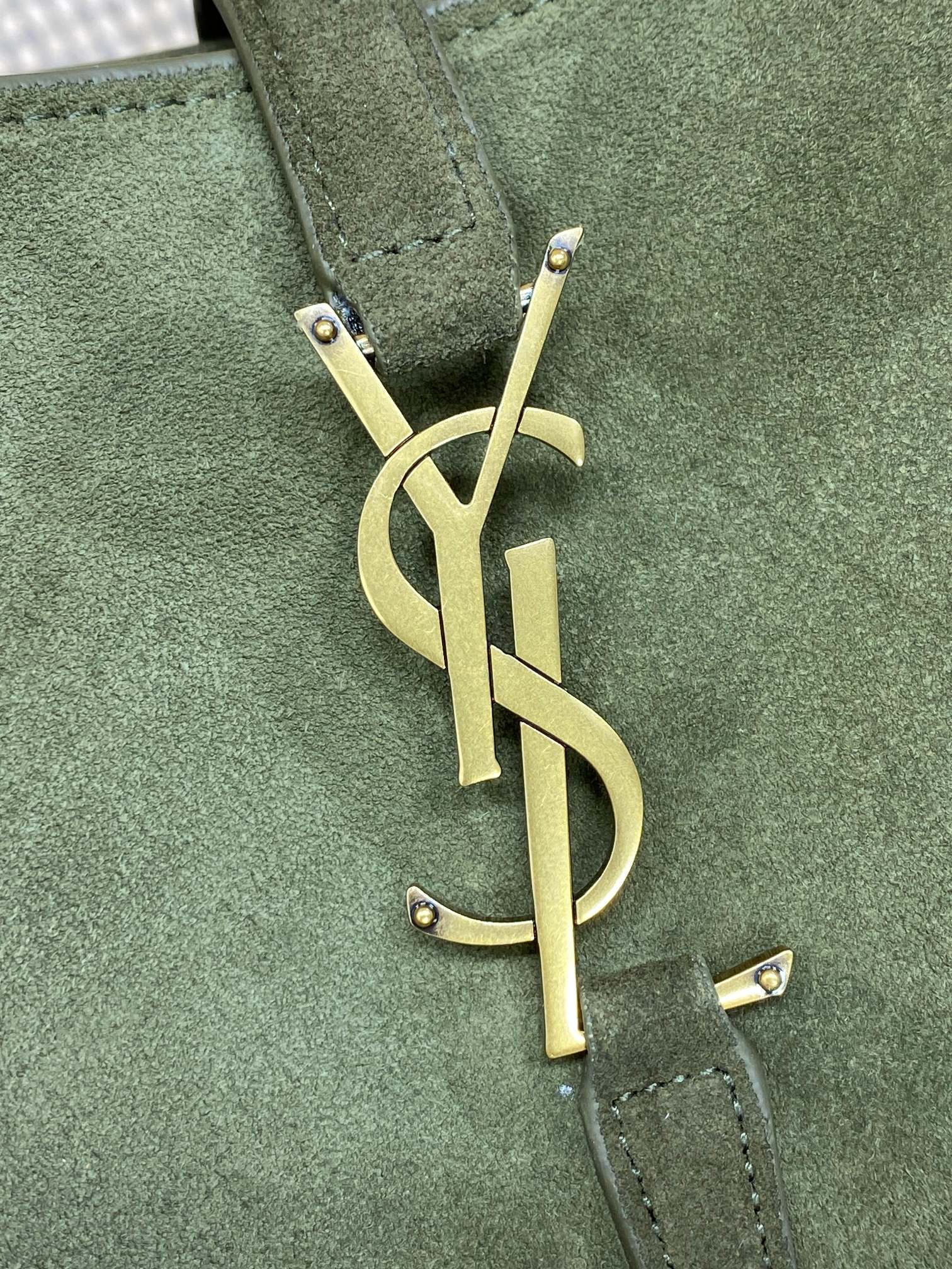 LE 37 SMALL BUCKET BAG 25 IN HUNTER GREEN SUEDE GOLD HARDWARE