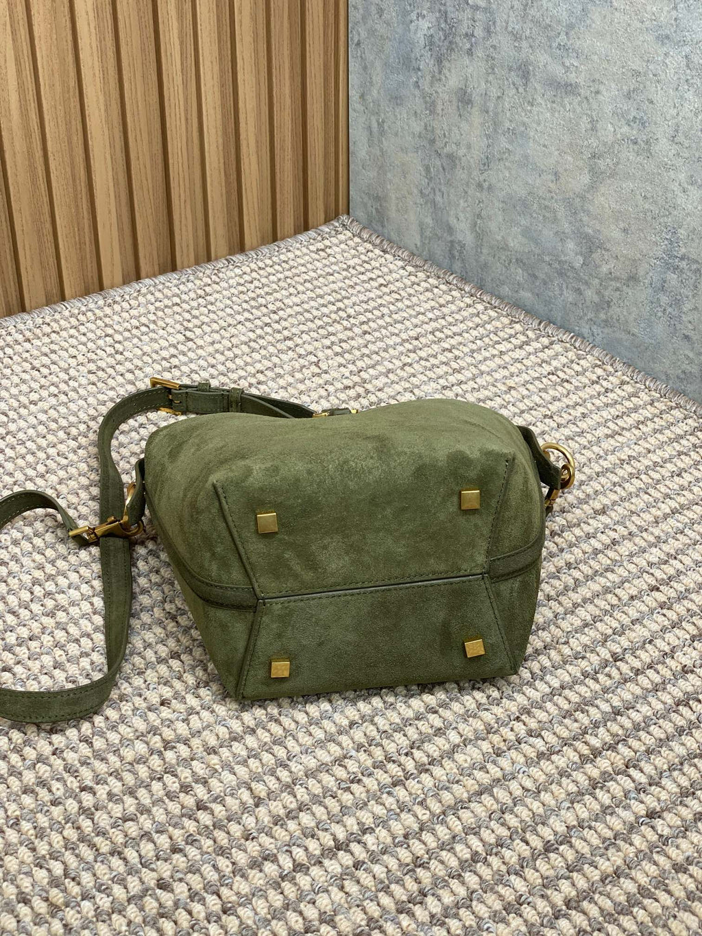 LE 37 SMALL BUCKET BAG 20 IN HUNTER GREEN SUEDE GOLD HARDWARE