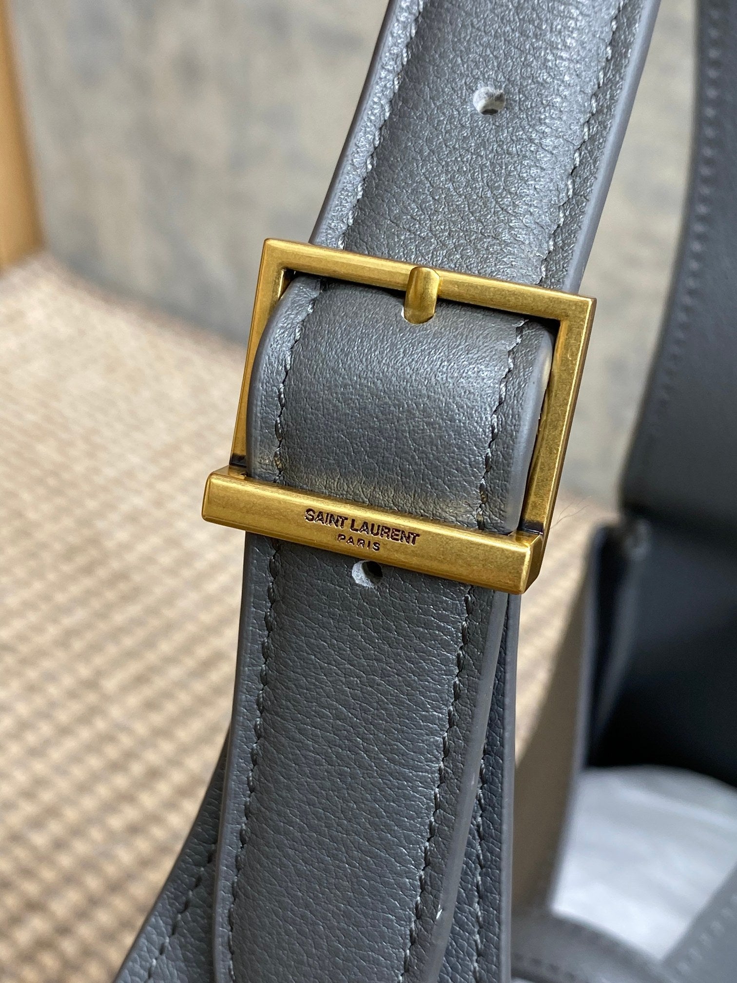 LE 5 À 7 SKLEIN GESCHMACKSRICHTUNG 22 IN NEPALBLAUEM KALBSLEDER GOLDENE SCHNALLE