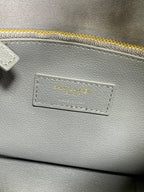 LE 5 À 7 SKLEIN GESCHMACKSRICHTUNG 22 IN NEPALBLAUEM KALBSLEDER GOLDENE SCHNALLE