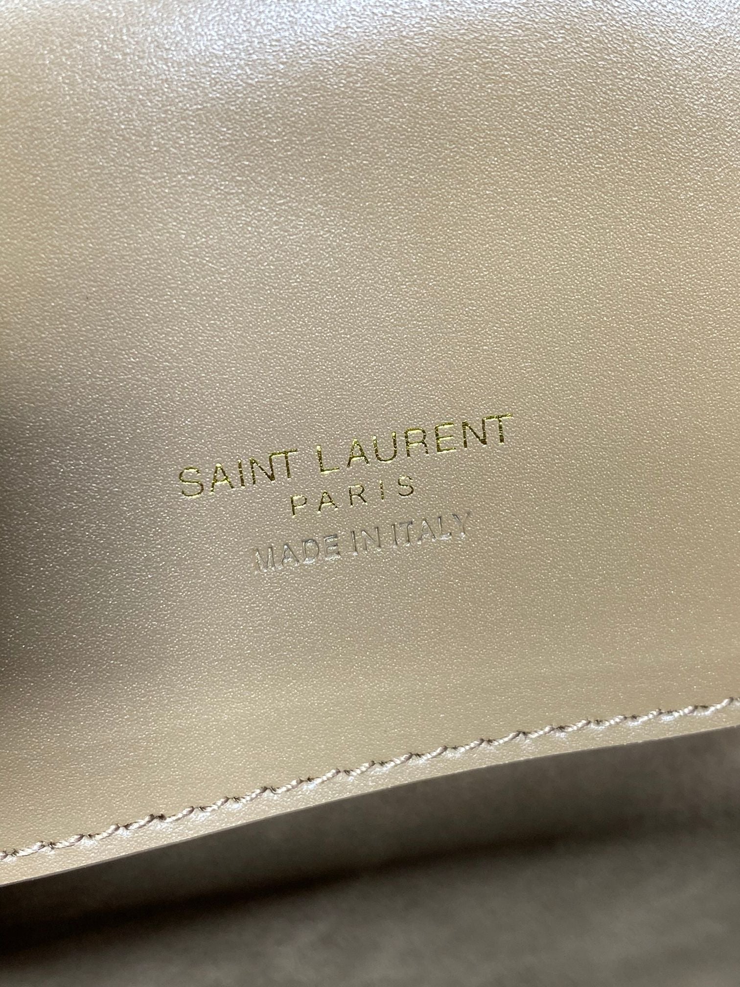 LE 37 MITTLERE EIMERTASCHE 25 IN ZEDERNBRAUN KALBSLEDER GOLDENE BESCHLÄGE