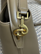 LE 37 KLEINER EIMERBEUTEL 20 IN ZEDERNBRAUN KALBSLEDER GOLDENE BESCHLÄGE