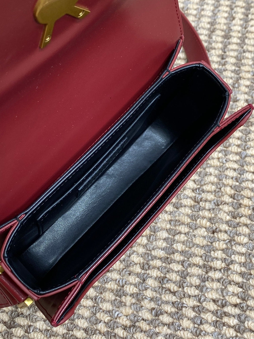 SOLFERINO KLEINE SATCHEL 19 IN SCHARLACHROTEM KALBSLEDER GOLDENE BESCHLÄGE