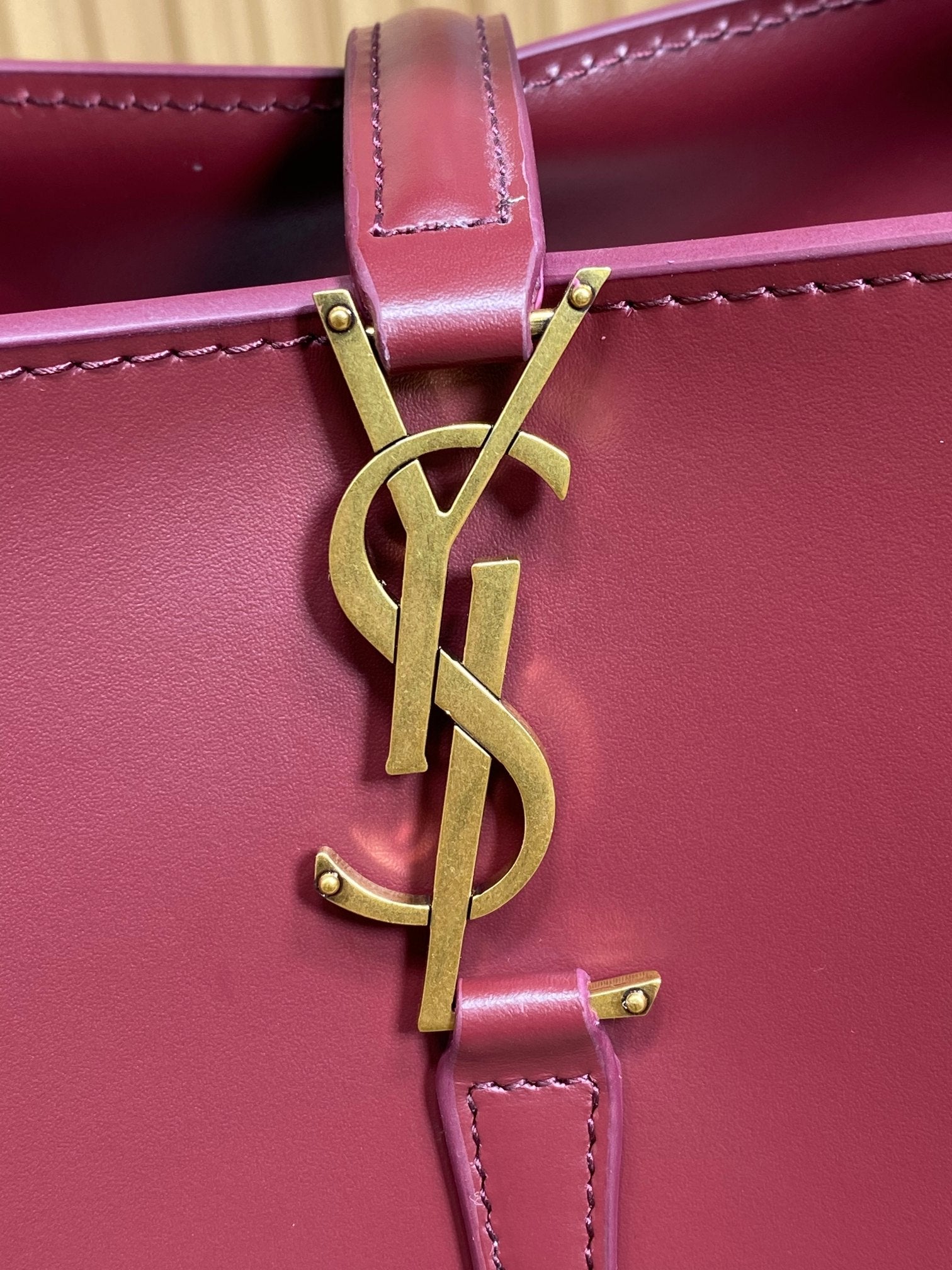 LE 37 SMALL BUCKET BAG 20 IN BURGUNDY RED CALFSKIN GOLD HARDWARE