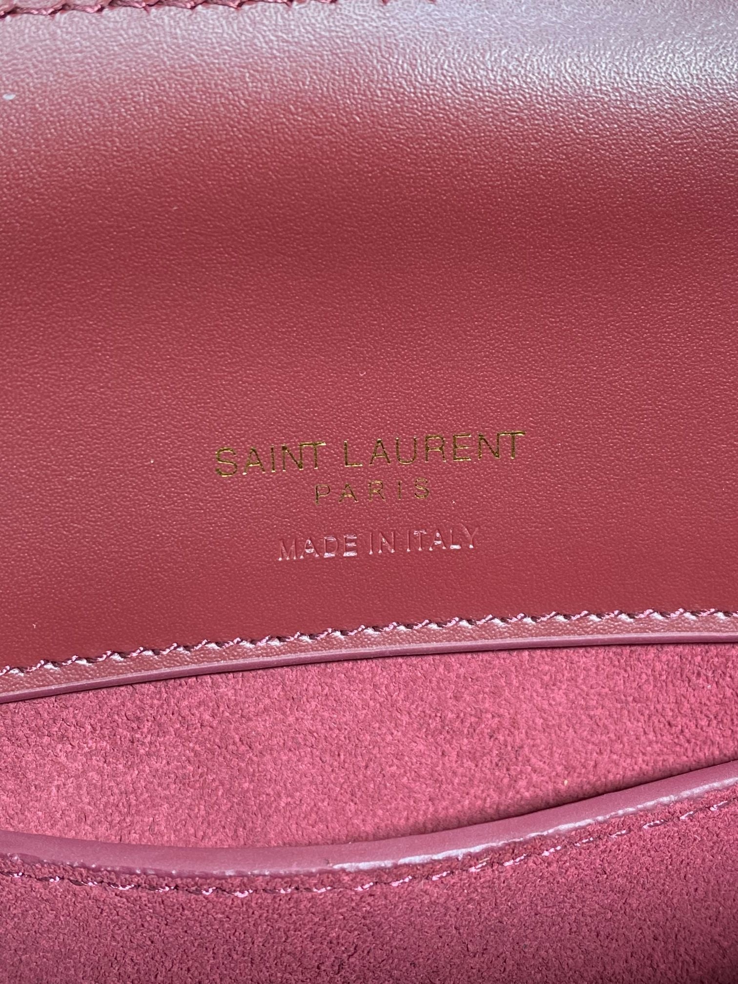 LE 37 KLEINE EIMERTASCHE 20 IN BURGUNDERROTES KALBSLEDER GOLDENE BESCHLÄGE