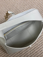 LE 5 À 7 GROSSE GESCHMEIDIGE TASCHE 31 IN WEISSEM KALBSLEDER