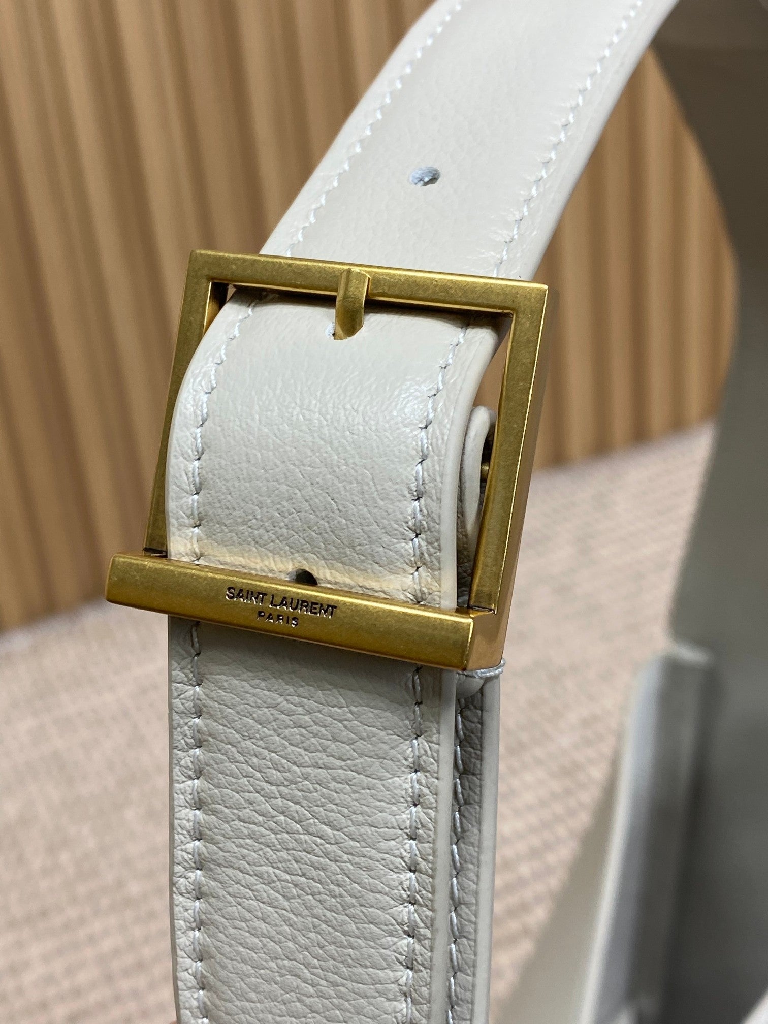 LE 5 À 7 GROSSE GESCHMEIDIGE TASCHE 31 IN WEISSEM KALBSLEDER