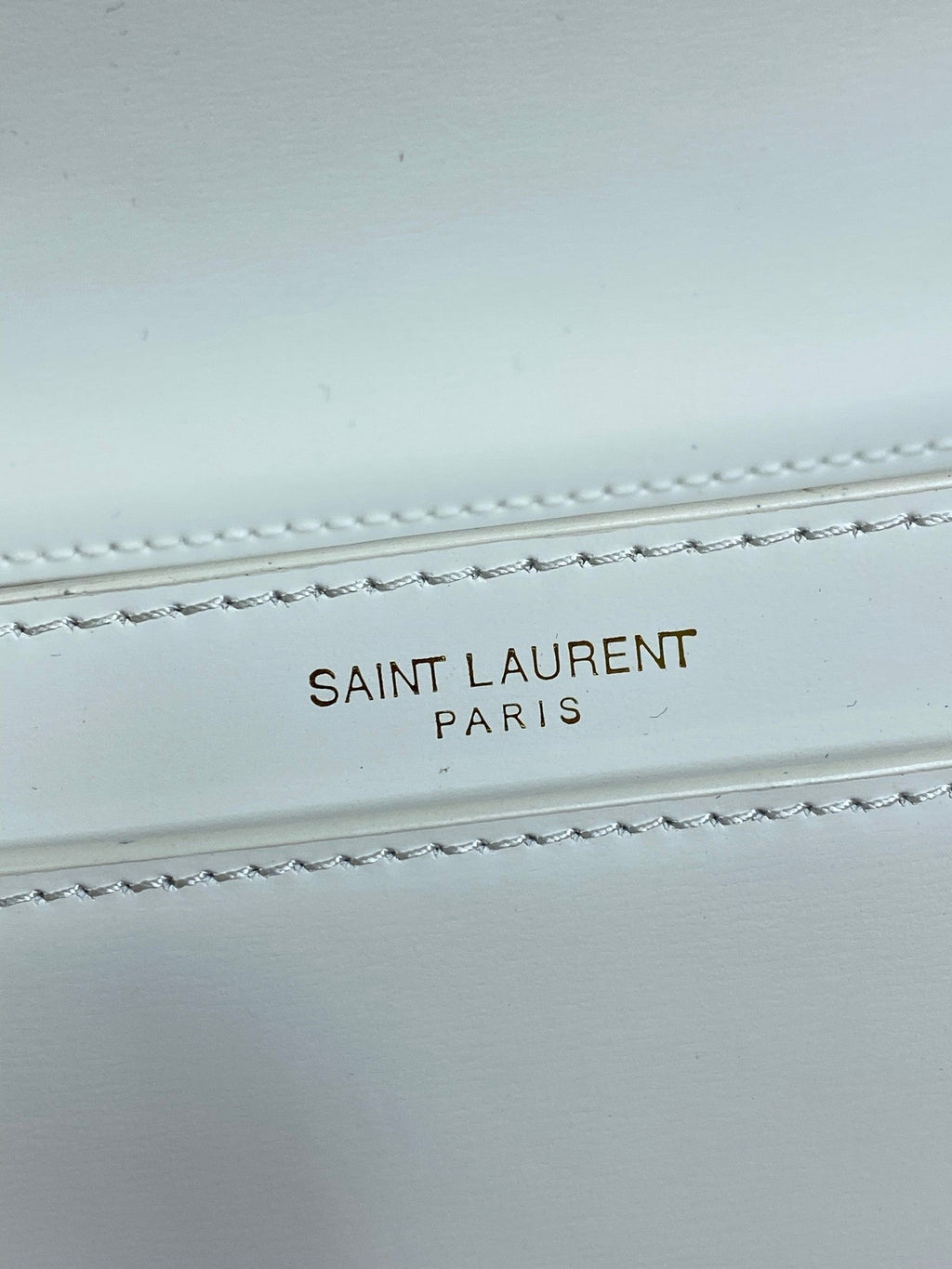 VOLTAIRE Schultertasche in Box, 21 Zoll, weißes Kalbsleder, Goldmetallic