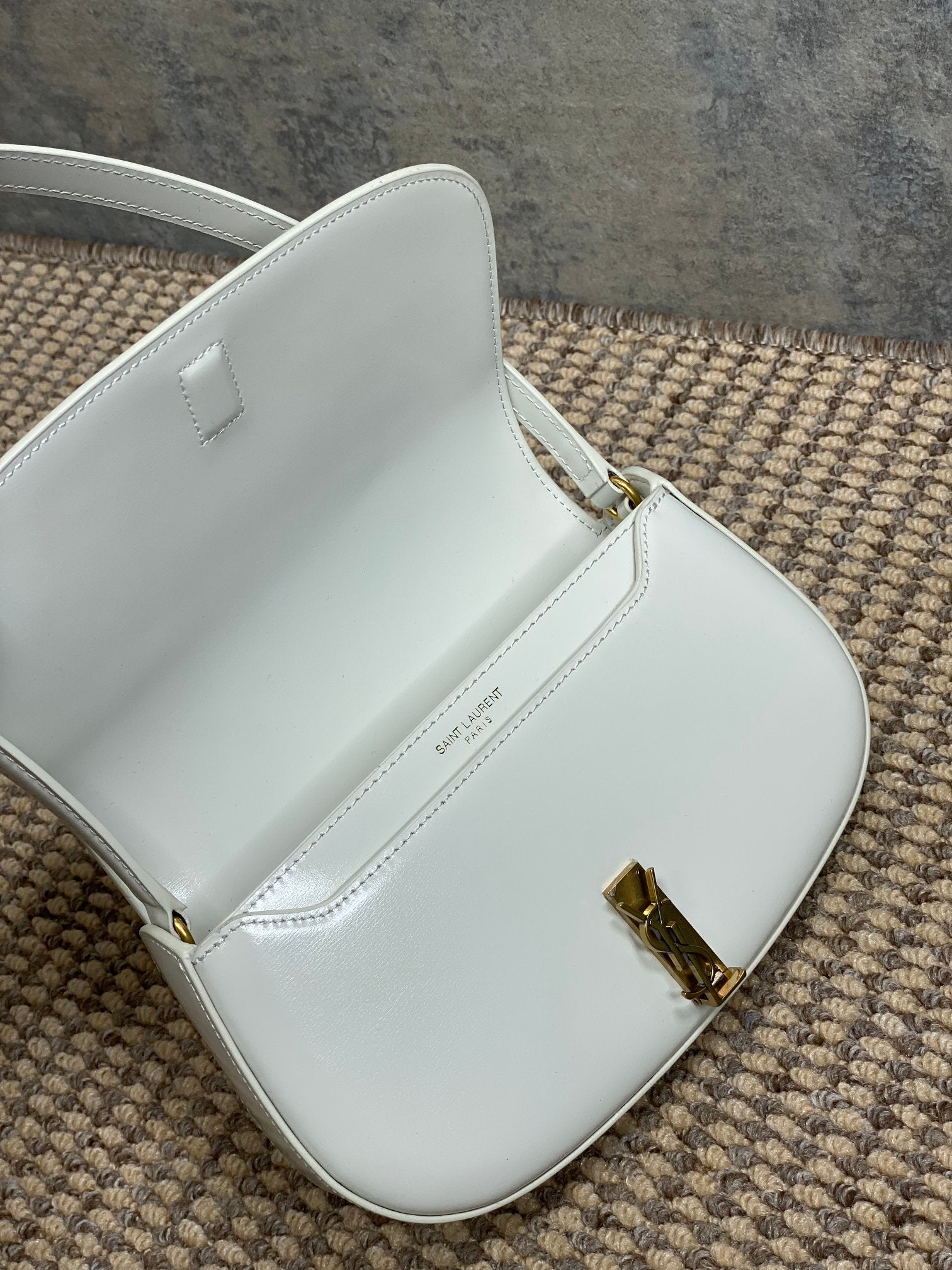 VOLTAIRE Schultertasche in Box, 21 Zoll, weißes Kalbsleder, Goldmetallic