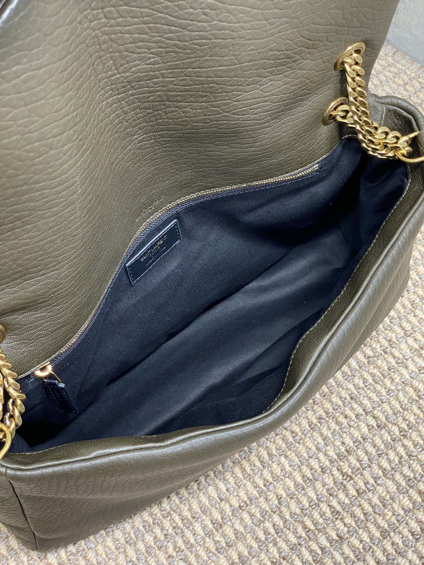 CALYPSO 36 KETTENTASCHE IN DUNKELGRÜNEM LAMMLEDER