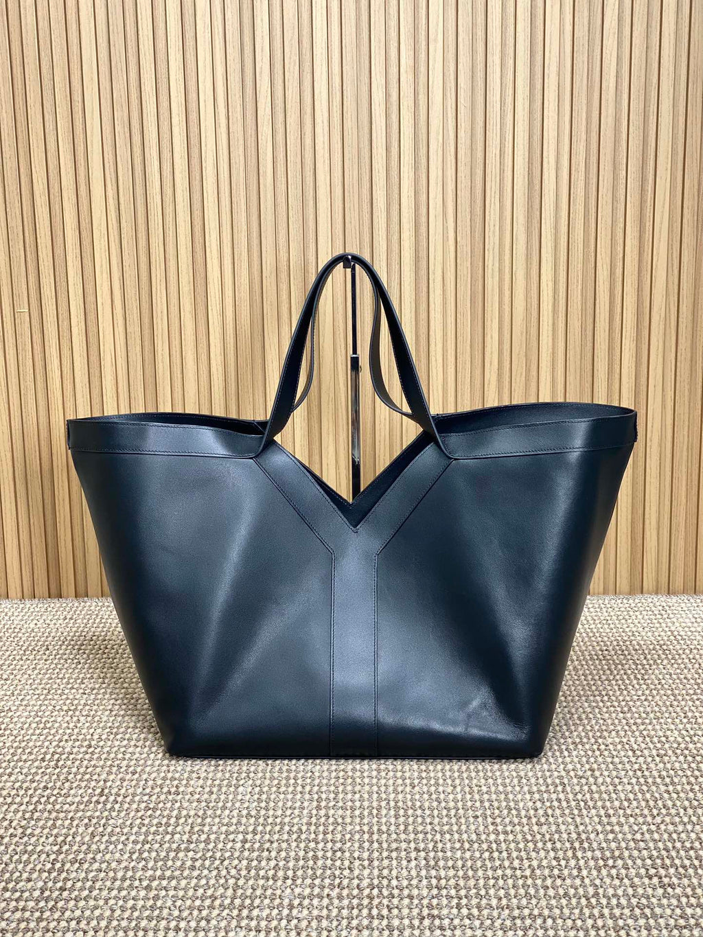 Y TOTE BAG 39 IN BLACK CALFSKIN