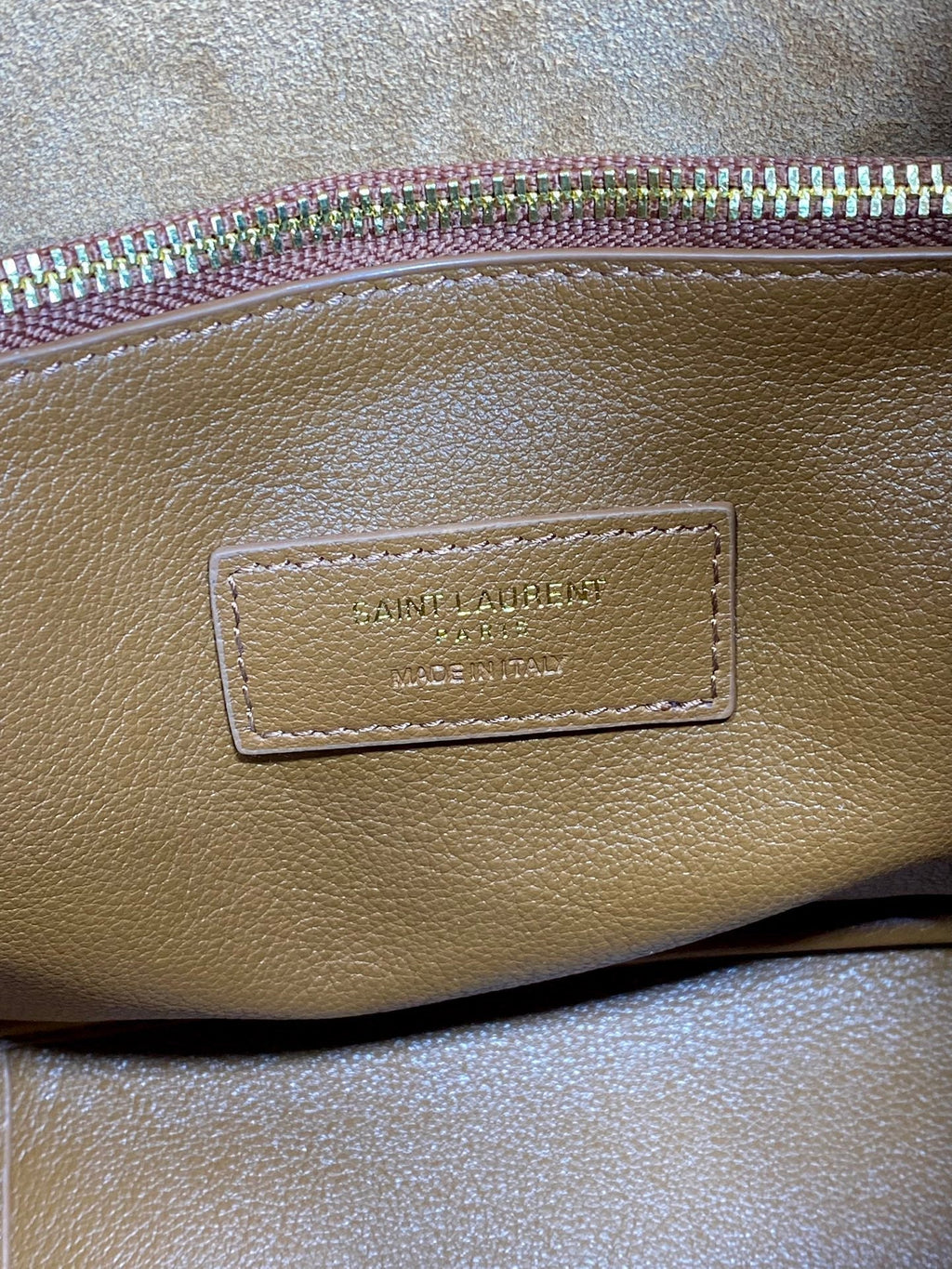 LE 5 À 7 SMALL SUPPLE 22 IN TORTILLA BROWN CALFSKIN GOLD BUCKLE