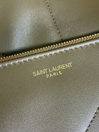 Schultertasche mit Kordelzug und Kettenriemen, 39 Zoll, dunkelgrün, gestepptes Kalbsleder