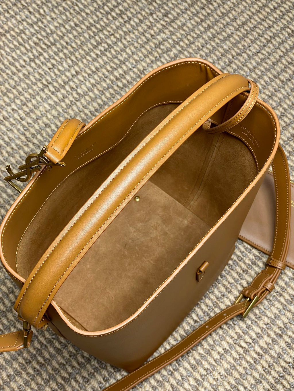 LE 37 MITTLERE EIMERTASCHE 25 IN TORTILLABRAUN KALBSLEDER GOLDENE BESCHLÄGE