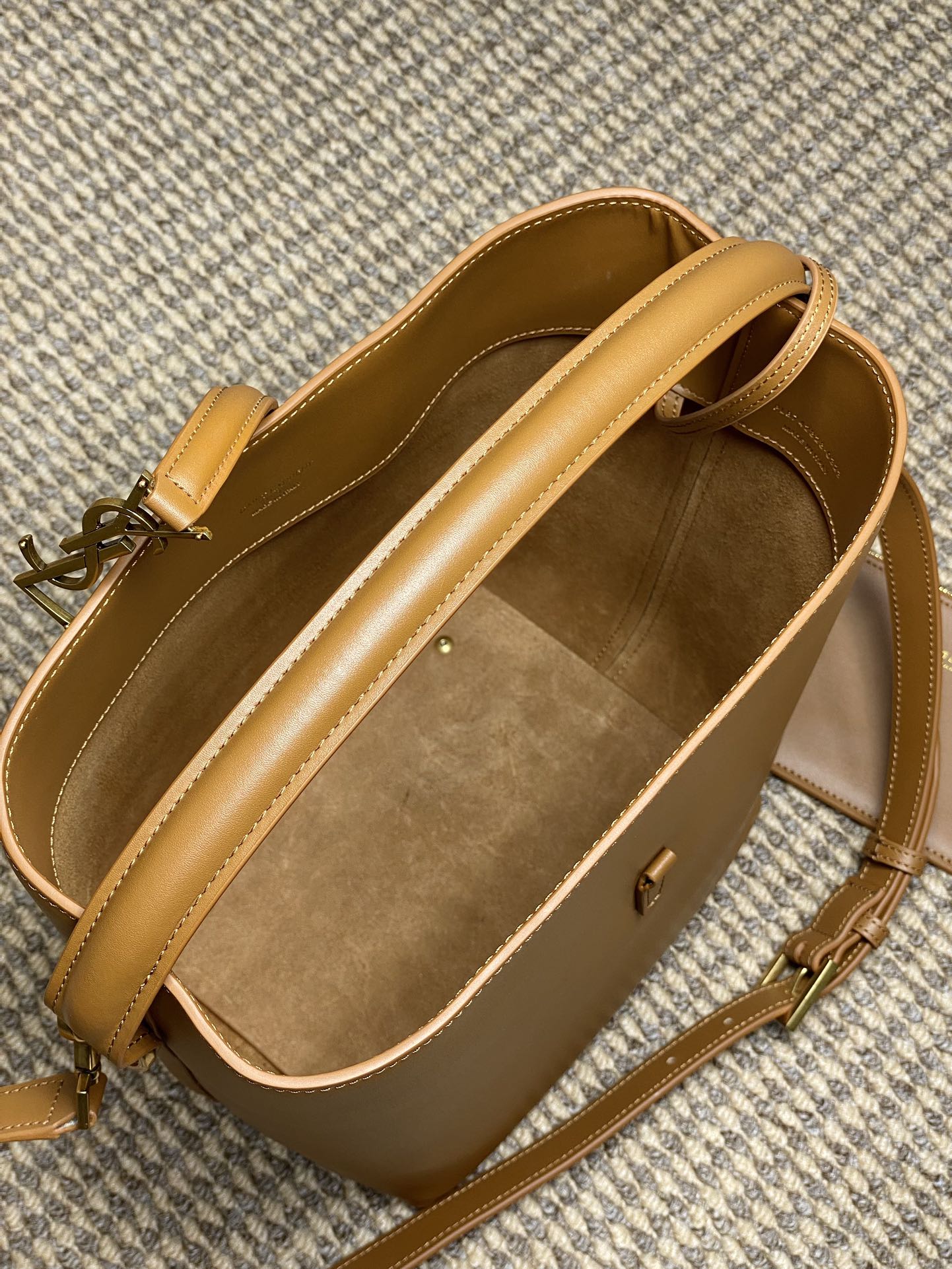 LE 37 MEDIUM BUCKET BAG 25 IN TORTILLA BROWN CALFSKIN GOLD HARDWARE